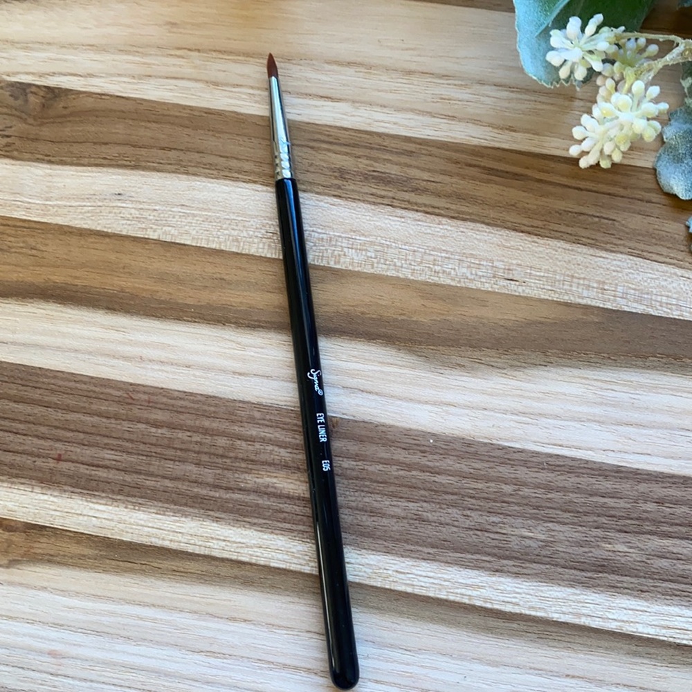 Sigma Eye Liner Brush E05